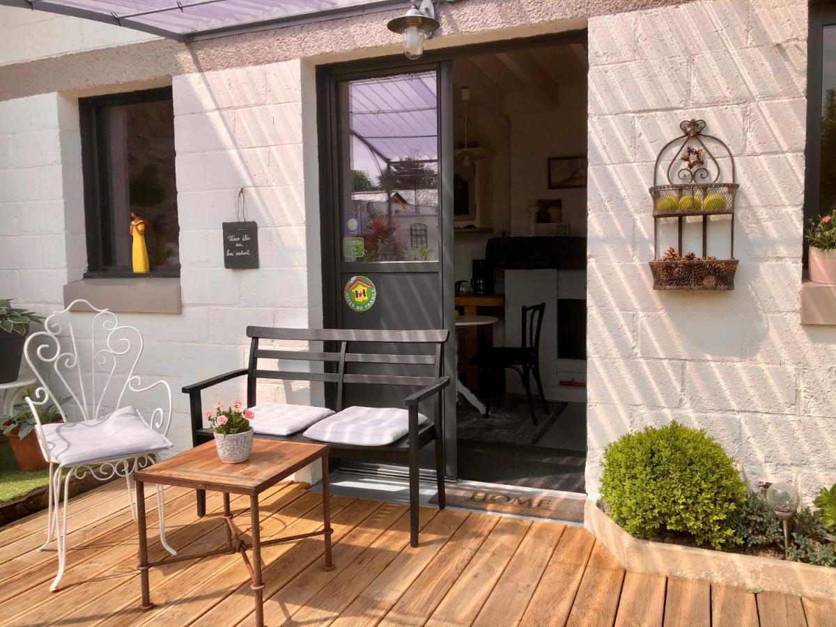 Le Grenier Du Jardin Panzió Pontorson Kültér fotó
