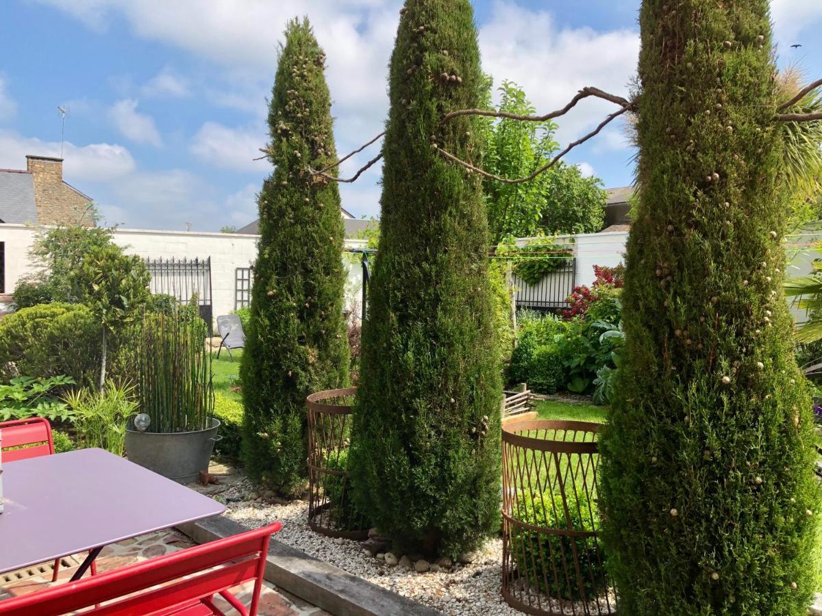 Le Grenier Du Jardin Panzió Pontorson Kültér fotó