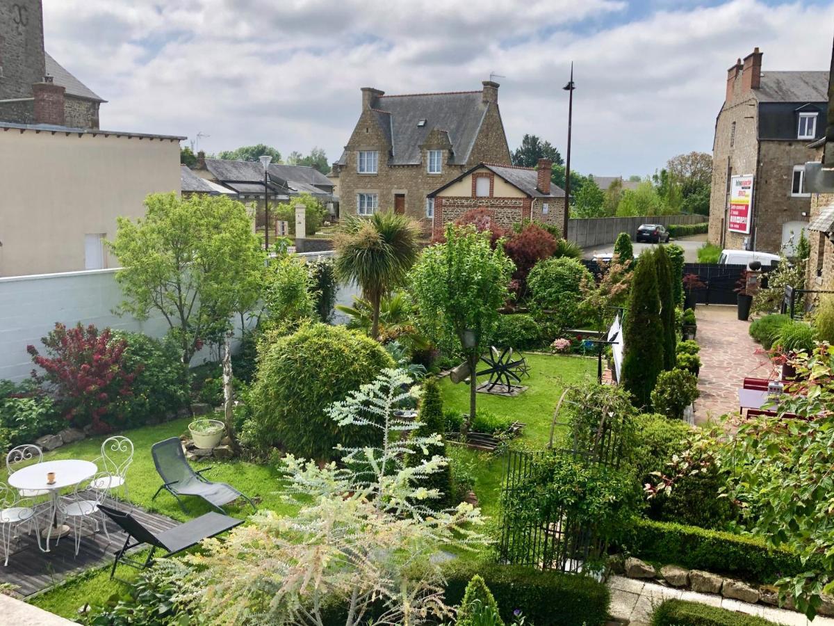 Le Grenier Du Jardin Panzió Pontorson Kültér fotó