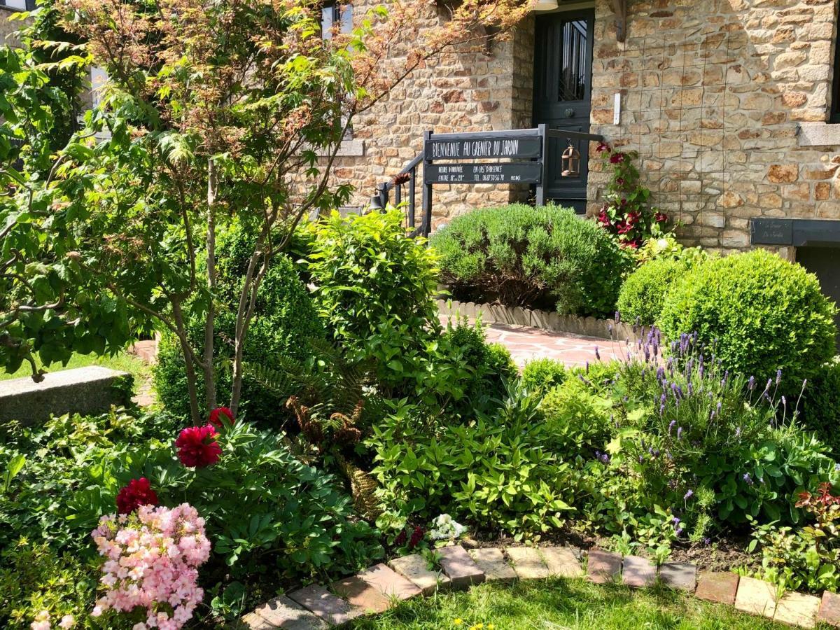 Le Grenier Du Jardin Panzió Pontorson Kültér fotó