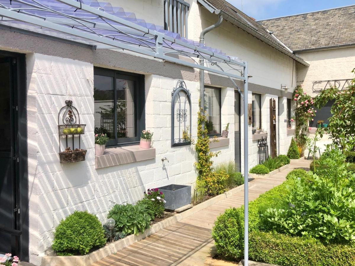 Le Grenier Du Jardin Panzió Pontorson Kültér fotó