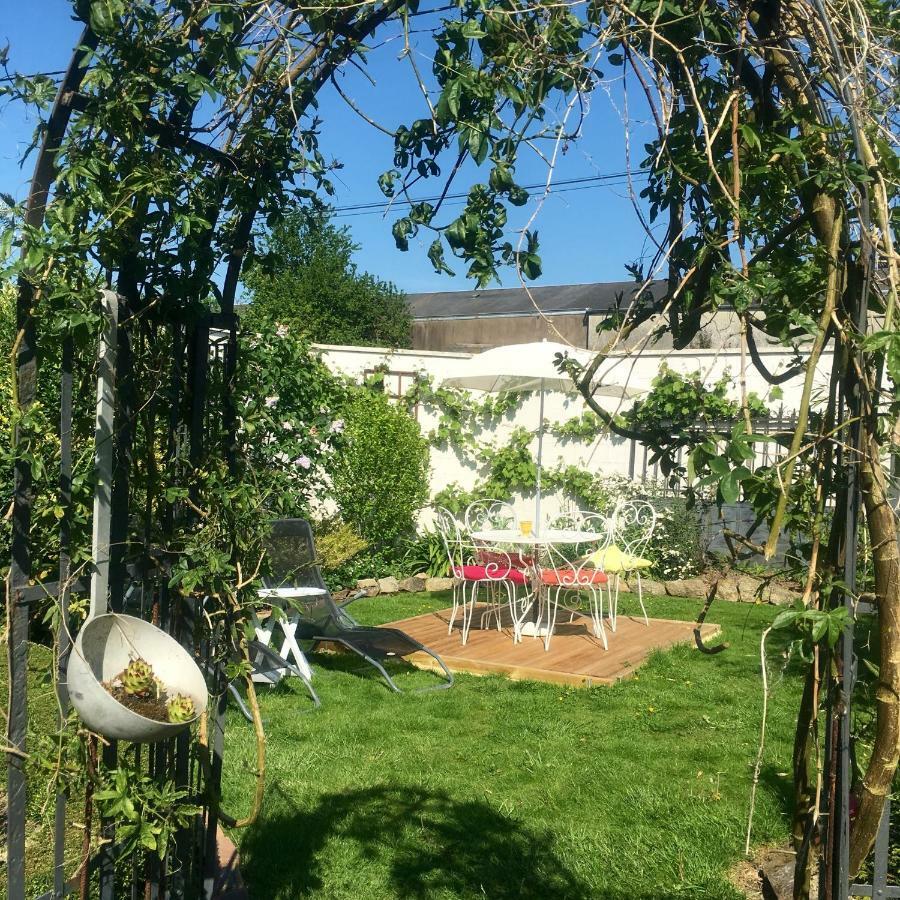 Le Grenier Du Jardin Panzió Pontorson Kültér fotó